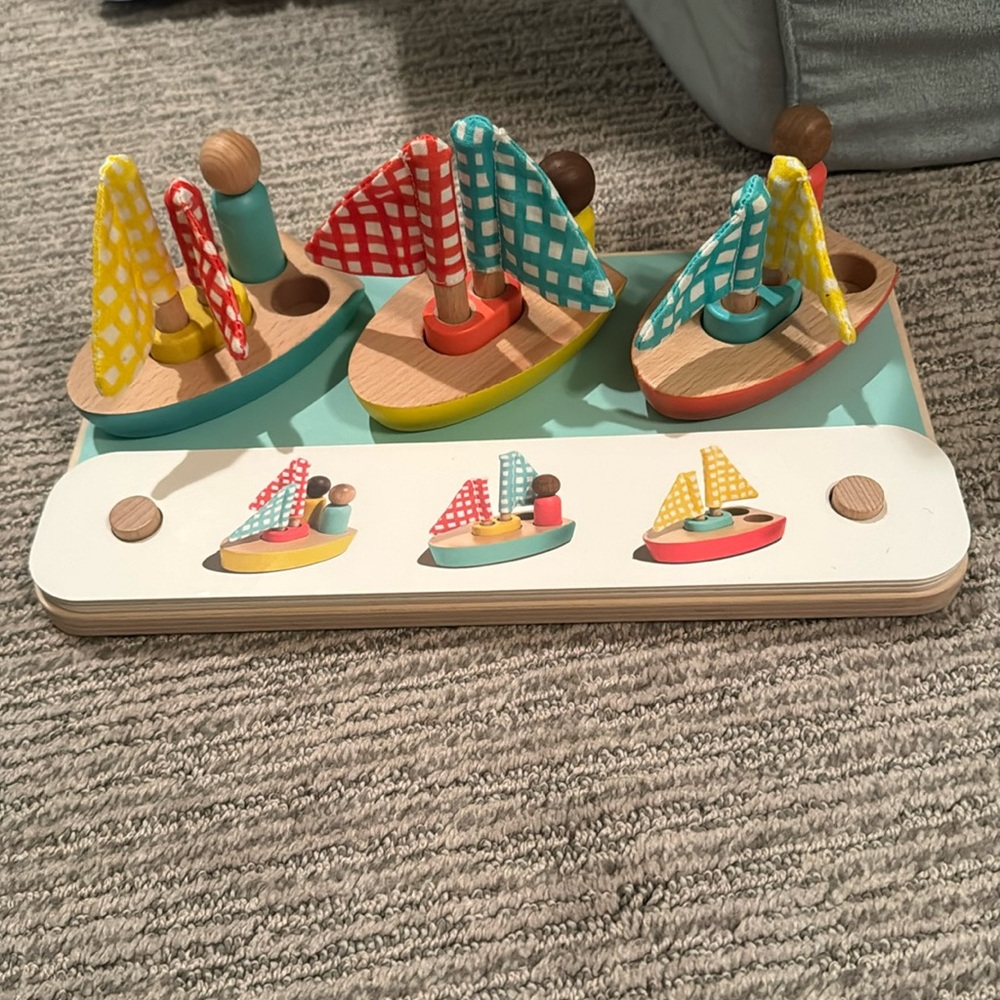Lovevery Puzzle pattern match boats and cards set